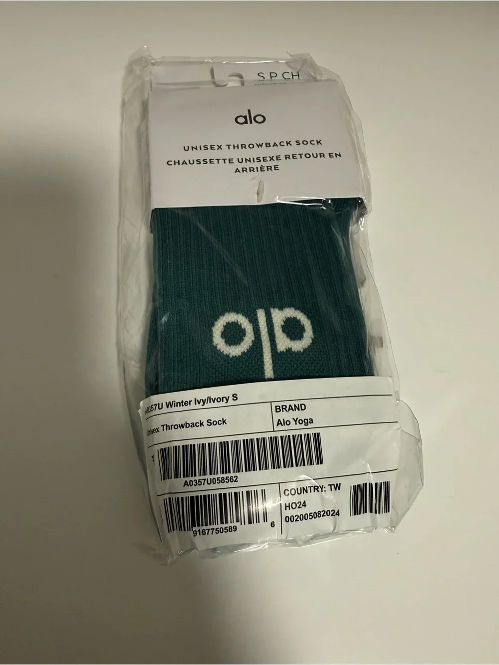ALO Yoga Unisex Throwback Sock in Ivy with Ivory Logo